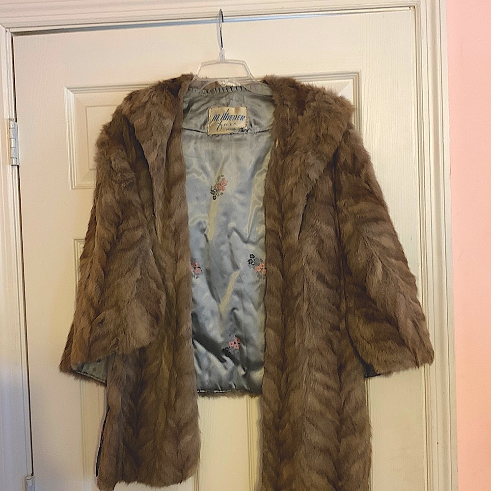 Vintage Squirrel Wrap. One size. Some bare spots but overall good condition